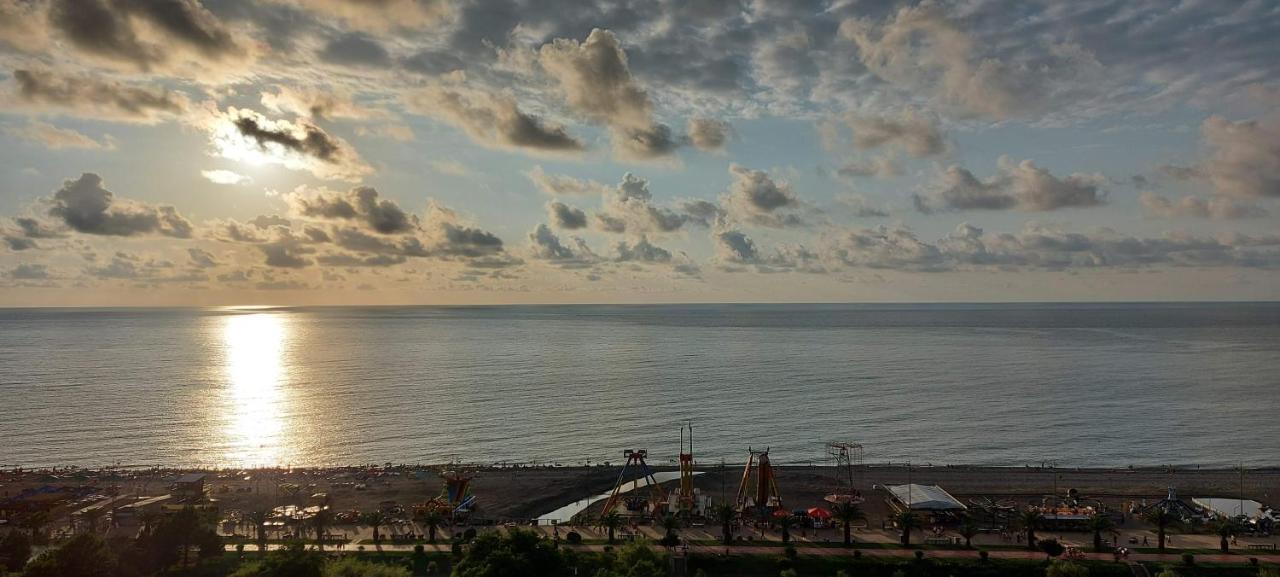 E&S Apartment - Sunset & Sea View Μπατούμι Εξωτερικό φωτογραφία