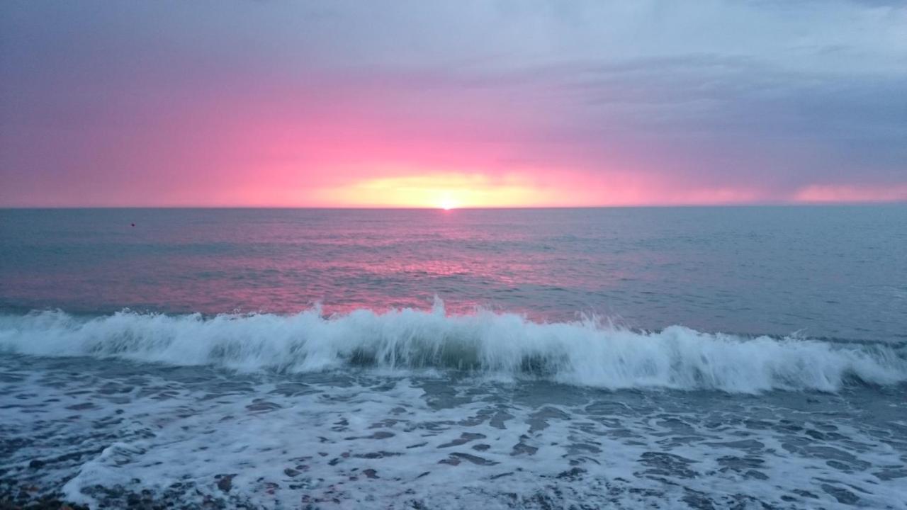 E&S Apartment - Sunset & Sea View Μπατούμι Εξωτερικό φωτογραφία