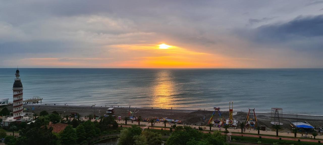 E&S Apartment - Sunset & Sea View Μπατούμι Εξωτερικό φωτογραφία