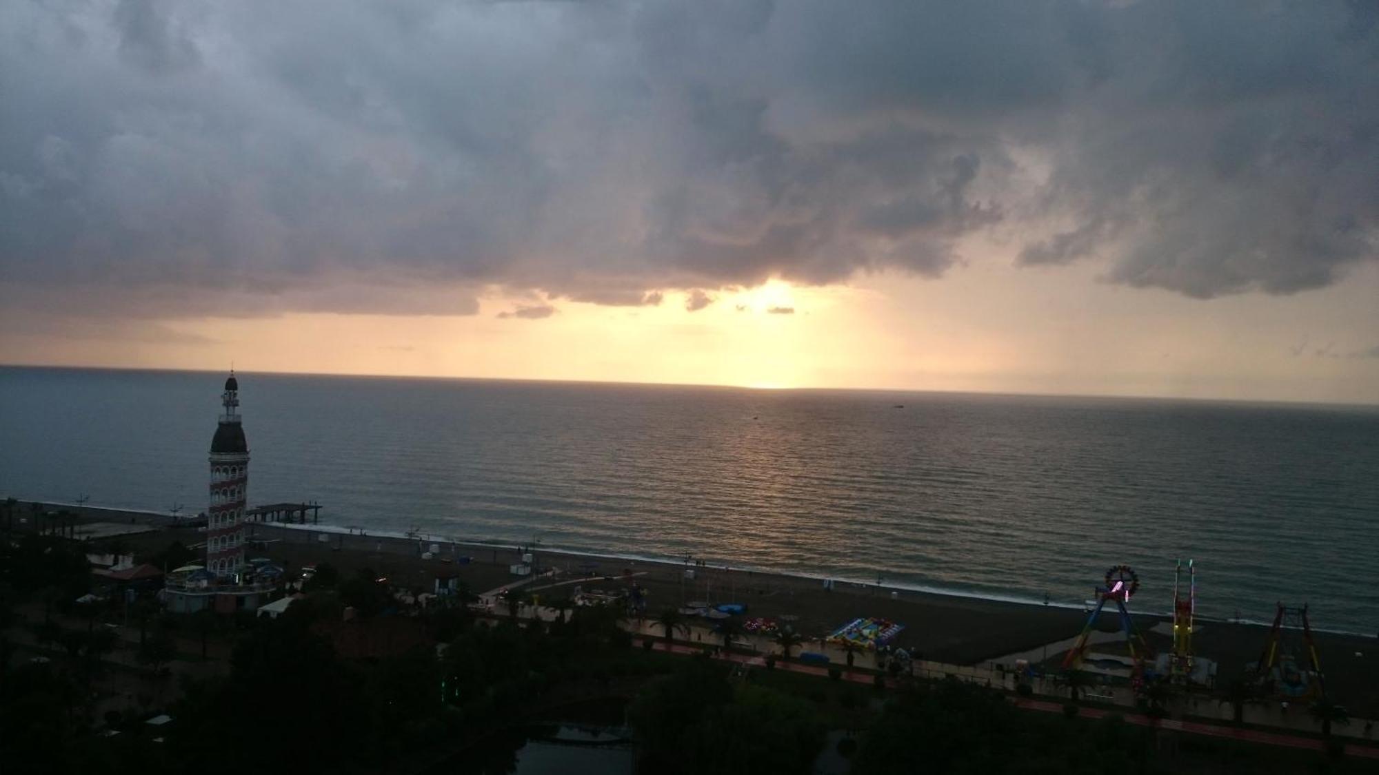 E&S Apartment - Sunset & Sea View Μπατούμι Εξωτερικό φωτογραφία